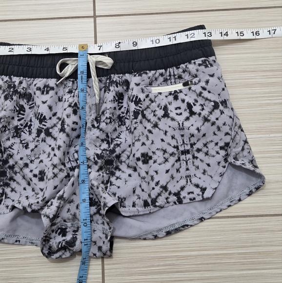 Vuori Short - Picture 5 of 6